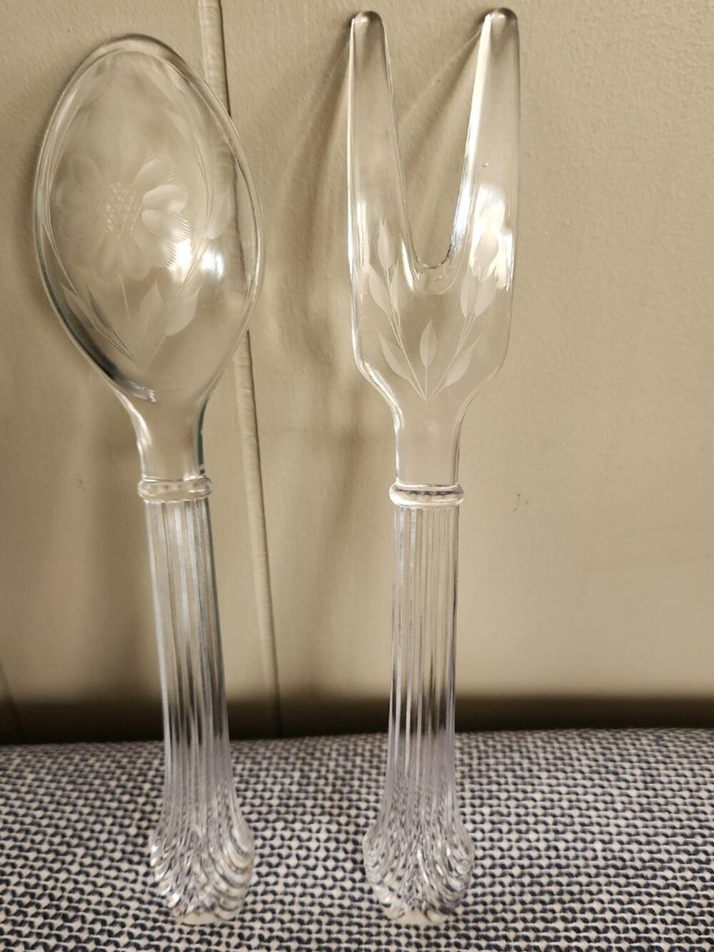 VINTAGE MCM Clear Wheel-Etched Floral Glass Salad Serving Spoon & Fork Set